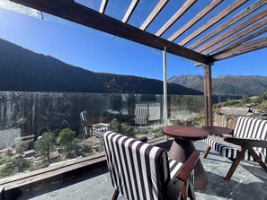 Romantisches Doppelzimmer, Balkon, Hügelblick | Ausblick vom Zimmer