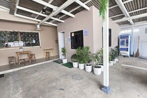 المنشأة من الداخل