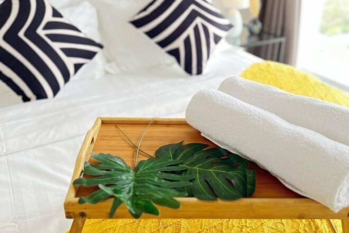 Cribs/infant beds