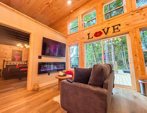 New Kinky Cabin Romantic Adult Getaway