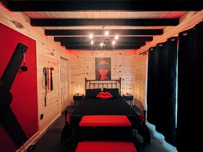 1 bedroom, in-room safe, iron/ironing board, free WiFi