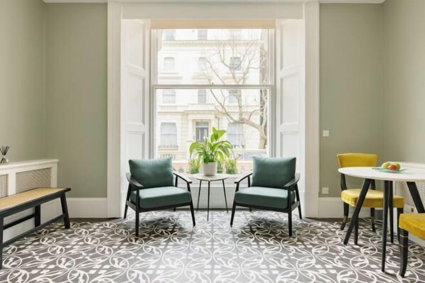 Interior - The Abbey (London)