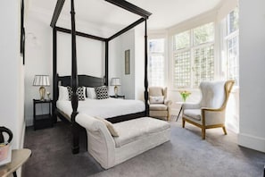 Cribs/infant beds
