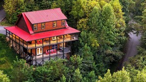 Interior - Indoor Pool, Theater, Hot Tub & Mountain Views Near Dollywood Crimson Crest by Avantstay (Sevierville)