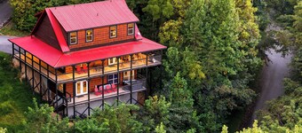 Indoor Pool, Theater, Hot Tub & Mountain Views Near Dollywood Crimson Crest by Avantstay