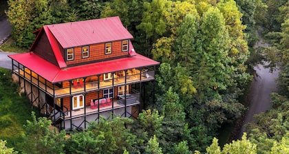 Indoor Pool, Theater, Hot Tub & Mountain Views Near Dollywood Crimson Crest by Avantstay