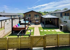 Terrace/patio - Fernwood Spa (Pet Garden) (Raywell, Beverley)