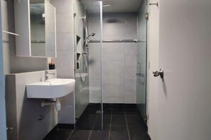 Room - JQ Angel (Little Angel B&B) New/CitySeaview/LV29/Netflix/6pax (Kota Kinabalu)