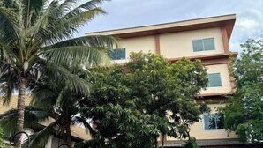 A two-story building with a flat roof and a beige facade. - KK Hotel Pakse (Pakse)