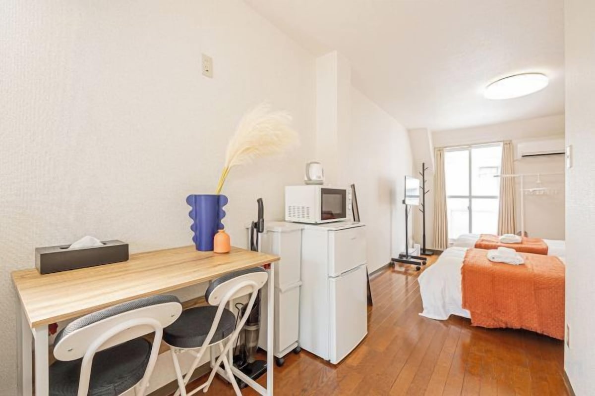 2-bed Room