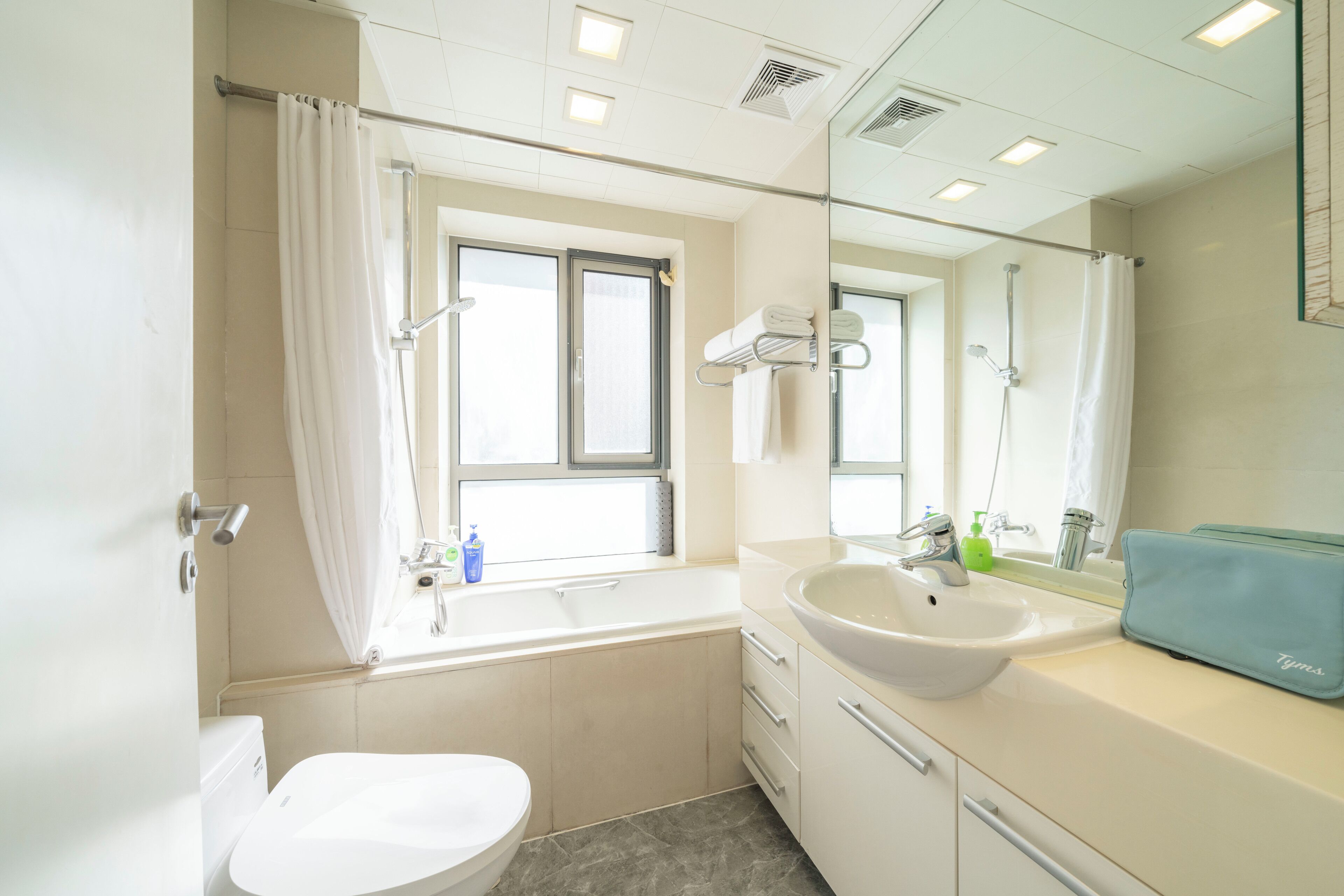 Superior Apartment, 2 Bedrooms, Kitchen, City View | Bathroom