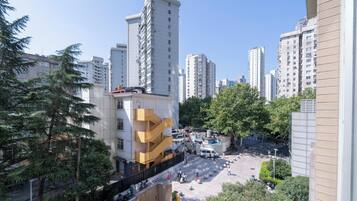 高级公寓, 2 间卧室, 厨房, 城市景观 | 客房景观