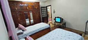 3 bedrooms, iron/ironing board, WiFi