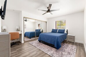 2 bedrooms, iron/ironing board, internet, bed sheets