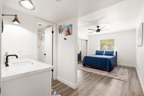 2 室のベッドルーム、アイロン / アイロン台、インターネット、ベッドシーツ