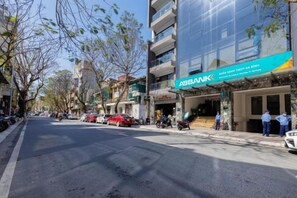 Unclassified image, 3 of 24, button - Phong Lan Building and Apartments (Haiphong)