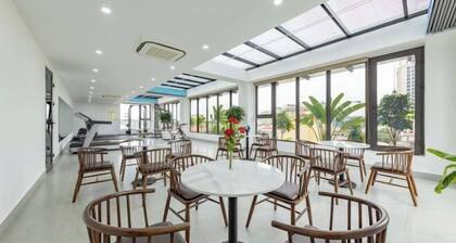 Phong Lan Building and Apartments