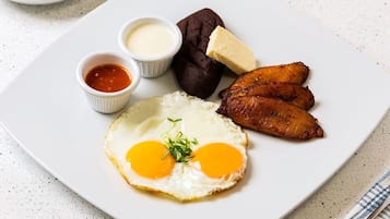 逢周一至周五供应当地美食早餐(每人 USD 30)