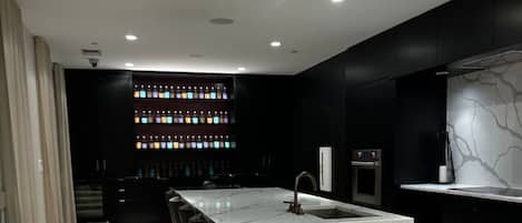 Mikroaaltouuni, uuni, liesi, astianpesukone