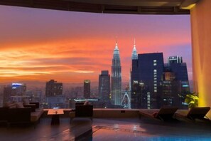 Outdoor pool - LUXE Infinitum KLCC by WSD (Kuala Lumpur)