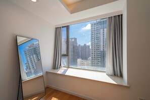 Superior Apartment, 1 Bedroom, Kitchen, City View | Living room | Smart TV