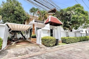 Exterior - H6 Downtown Chinatown Terminal, Fengyue Street, Five bedroom Pattaya Haitian Pool Villa (Pattaya)