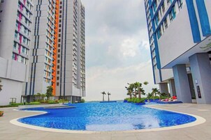 Kolam renang terbuka