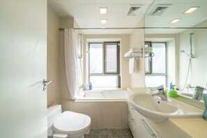 Apartment, 2 Bedrooms, Kitchen, City View | Bathroom | Slippers