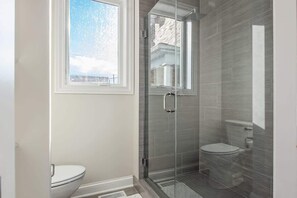 Dusche, Haartrockner, Shampoo
