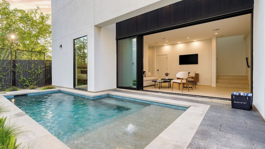 Modern East Austin Home w/ Pool, Near Downtown & Lady Bird Lake Casa 1803 by Avantstay