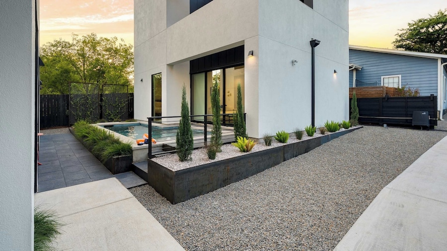 Modern East Austin Home w/ Pool, Near Downtown & Lady Bird Lake Casa 1803 by Avantstay