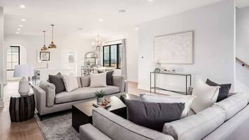 Fernseher, Kamin, Arbeitsbereiche