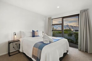 3 habitaciones, tabla de planchar con plancha, wifi y ropa de cama 