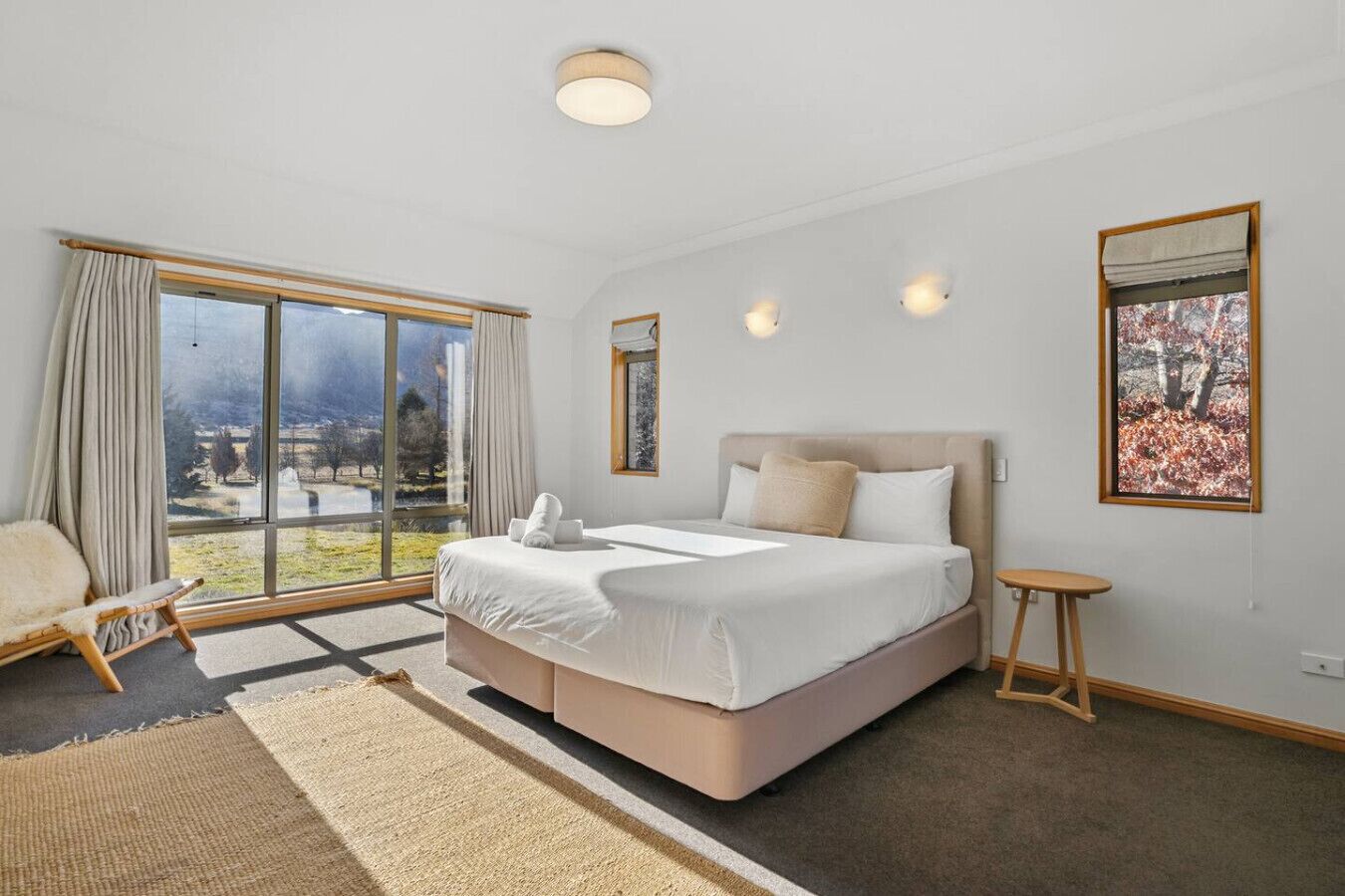 4 bedrooms, desk, iron/ironing board, WiFi