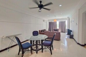 Room - Likas Square Serviced Apartment (Kota Kinabalu)