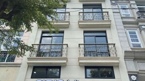 A building with the sign "SIRIS Mia Residence" indicating a residential property. - Siris Mia Residence - Self Check In (Ho Chi Minh City)