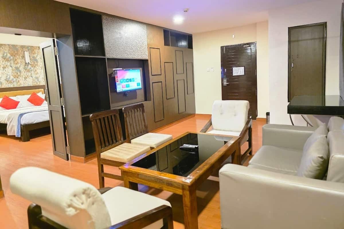 Executive Suite | Living area