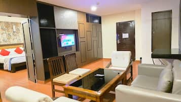 Executive Suite | Living area