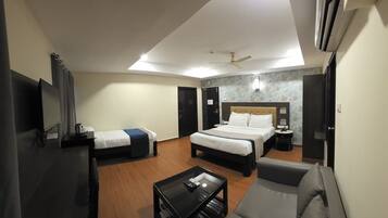 Family Triple Room | Blackout curtains, soundproofing, iron/ironing board (on request)