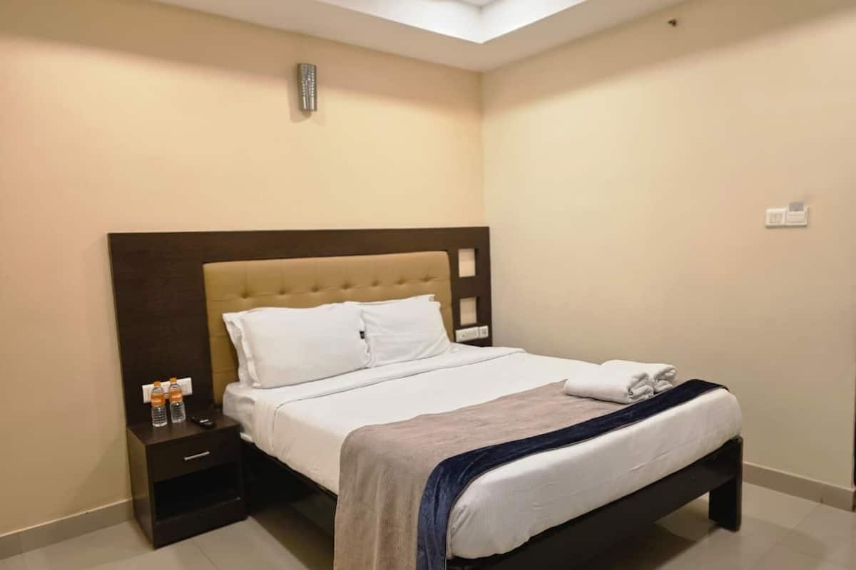 Blackout drapes, iron/ironing board, free WiFi