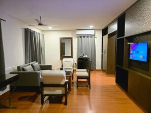 Executive Suite | Living area