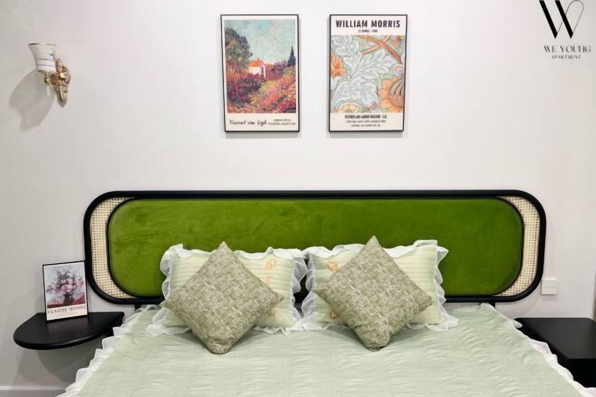 Cribs/infant beds