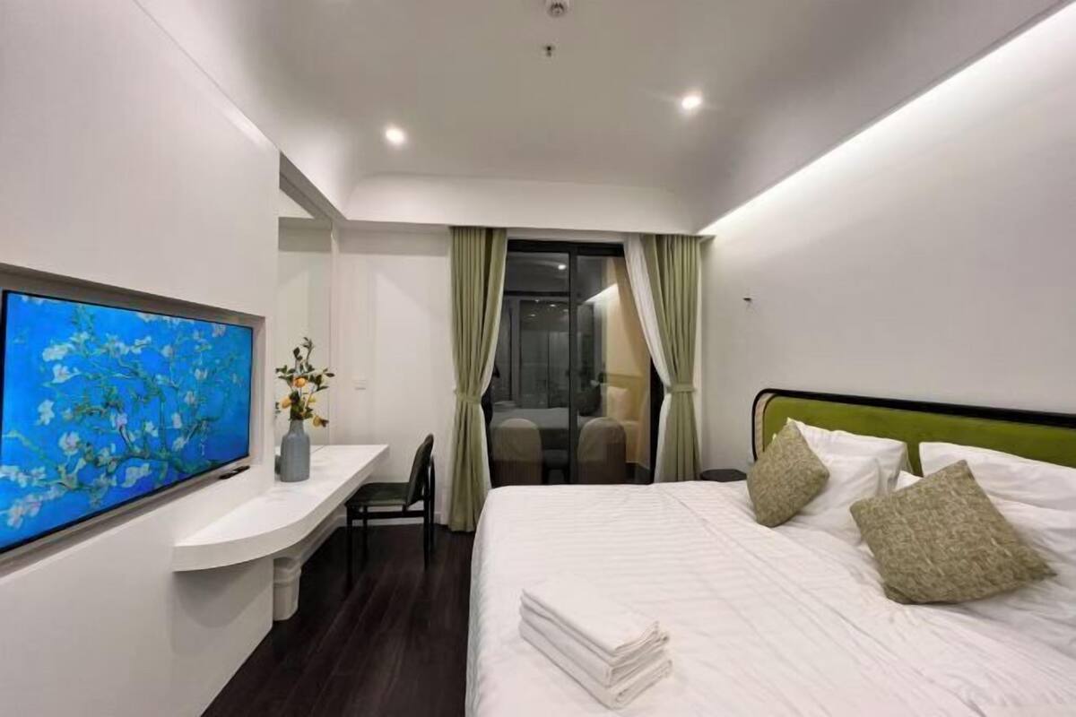 Cribs/infant beds