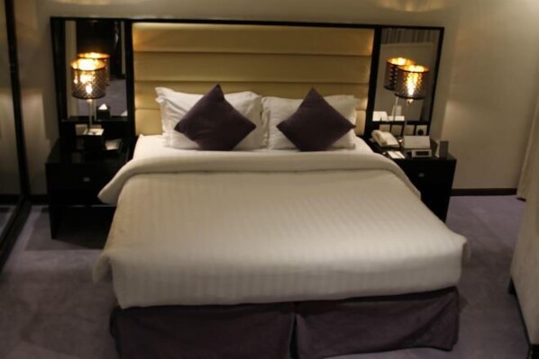 Cribs/infant beds