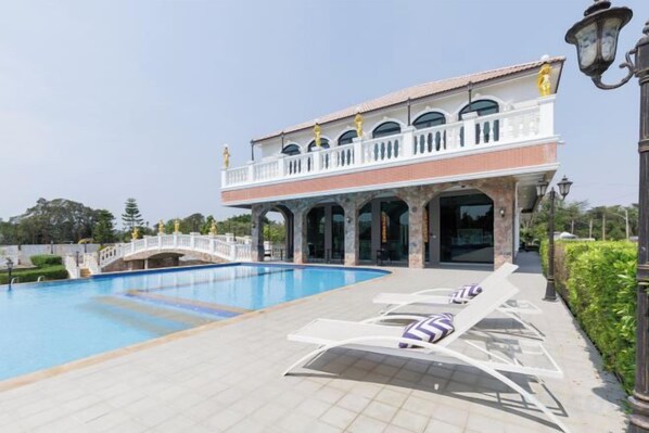 Unclassified image, 1 of 31, button - Pattaya detached four-bedroom five-bed room pool villa (Pattaya)