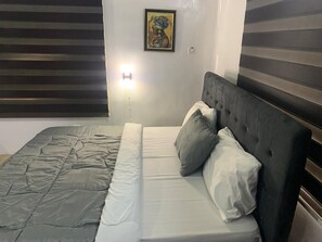 5 bedrooms, iron/ironing board, free WiFi, bed sheets