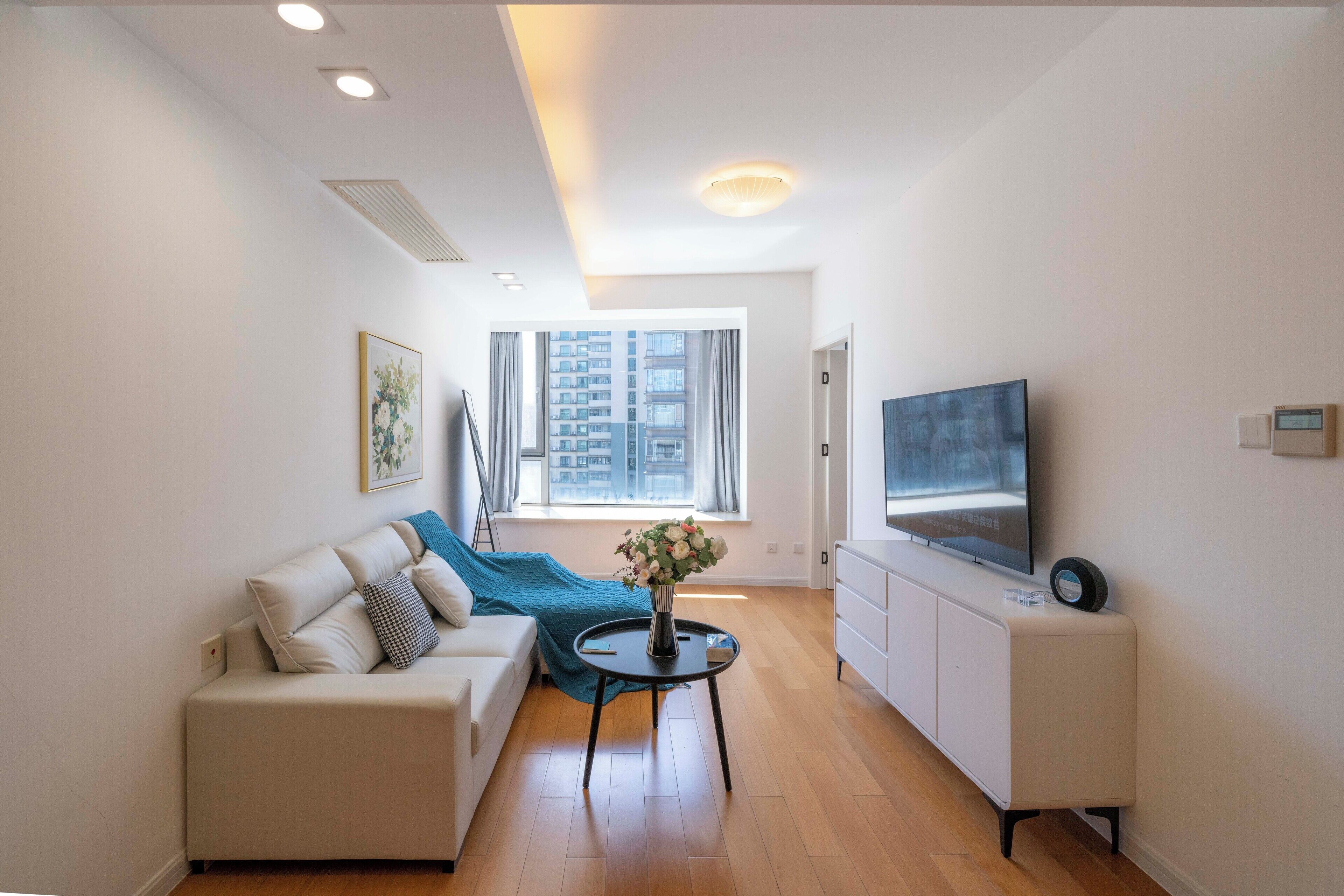 Superior Apartment, 1 Bedroom, Kitchen, City View | Living room | Smart TV