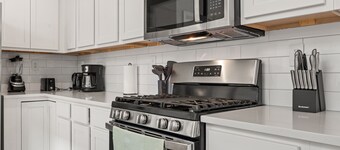 MODERN COMFORT • 3BR HOME NEAR AIRPORT & NETFLIX