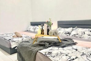 Room - Puchong SkyPod Residence 1-10pax next to IOI Mall Wi-Fi MRT (Puchong)