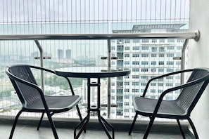 Room - Puchong SkyPod Residence 1-10pax next to IOI Mall Wi-Fi MRT (Puchong)